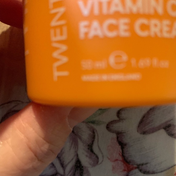 Twenty Pro Glow Vitamin C Face Cream - Picture 3 of 3